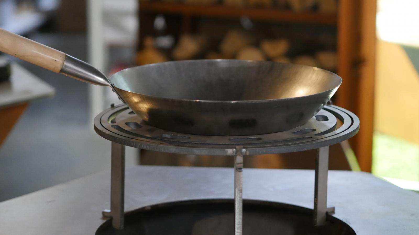 Padella wok tradizionale originale – Barbecue da giardino moderni Corten –  Iwona Pellets