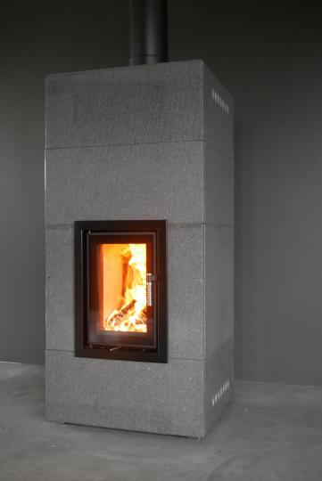 Wood stove Hector Air "S" in a volcanic stone building 13