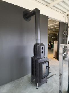Wood stove Hector Air "S" in a volcanic stone building 6