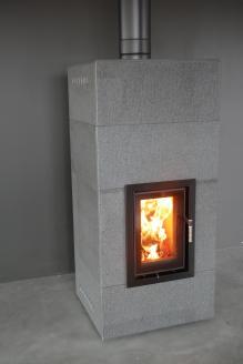 Wood stove Hector Air "S" in a volcanic stone building 9