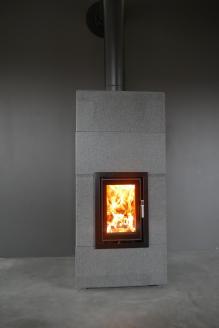 Wood stove Hector Air "S" in a volcanic stone building 12